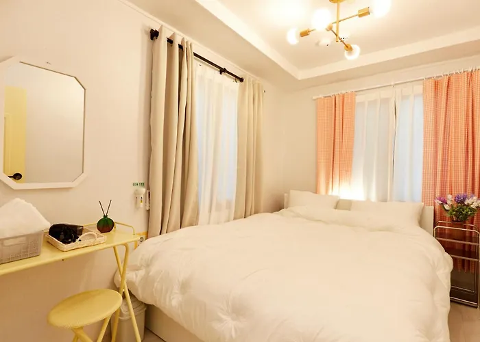 Holiday home Zero Water During The Open Event Hongdae 10 Minutes Hapjeong 10 Minutes Gongdeok Airport Railroad 5 Minutes Gyeongui Line Forest Road 1 Minutes *